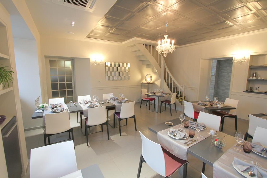 Logis Hotel Restaurant Le Grand Turc LʼOie Dış mekan fotoğraf