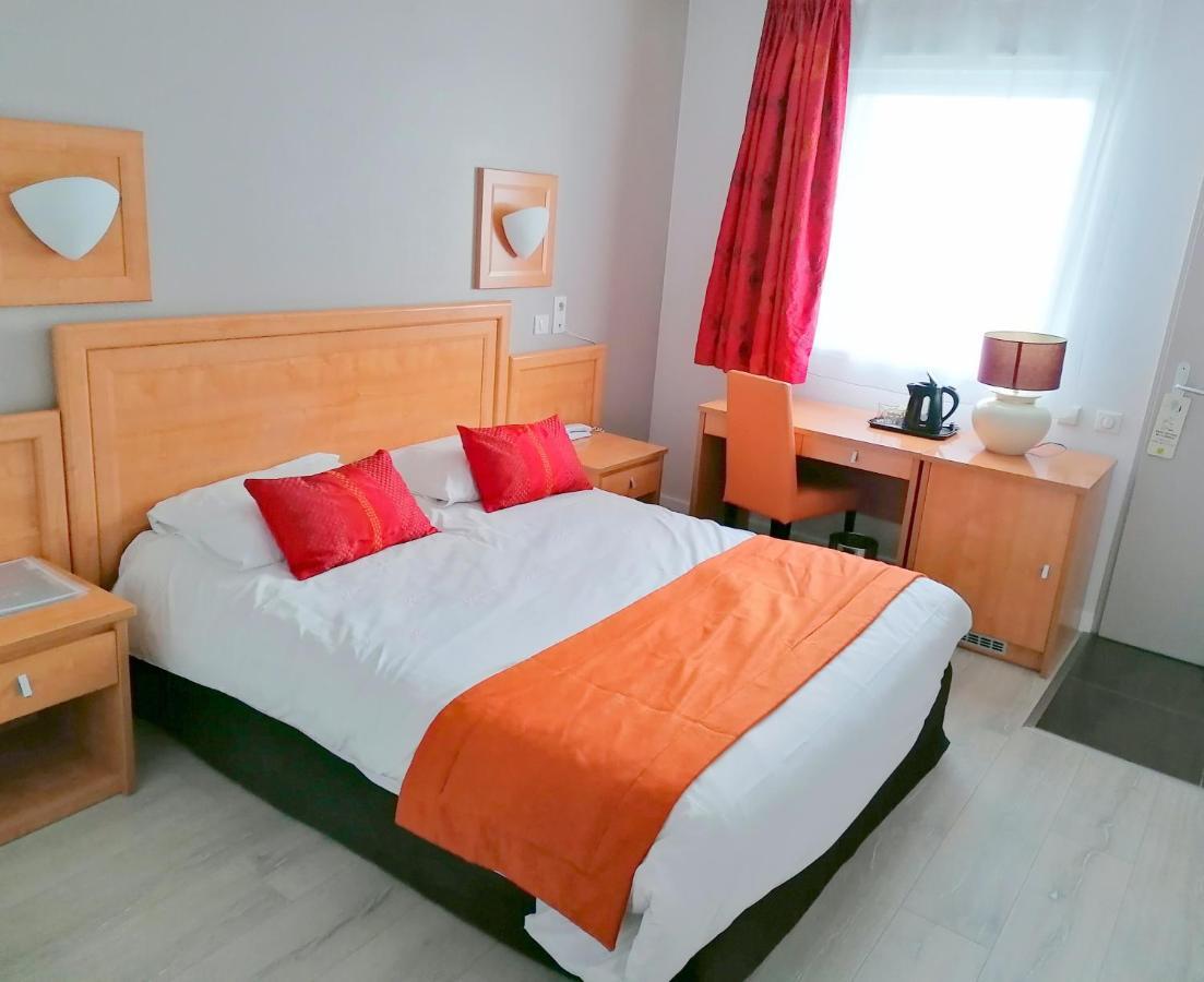 Logis Hotel Restaurant Le Grand Turc LʼOie Dış mekan fotoğraf