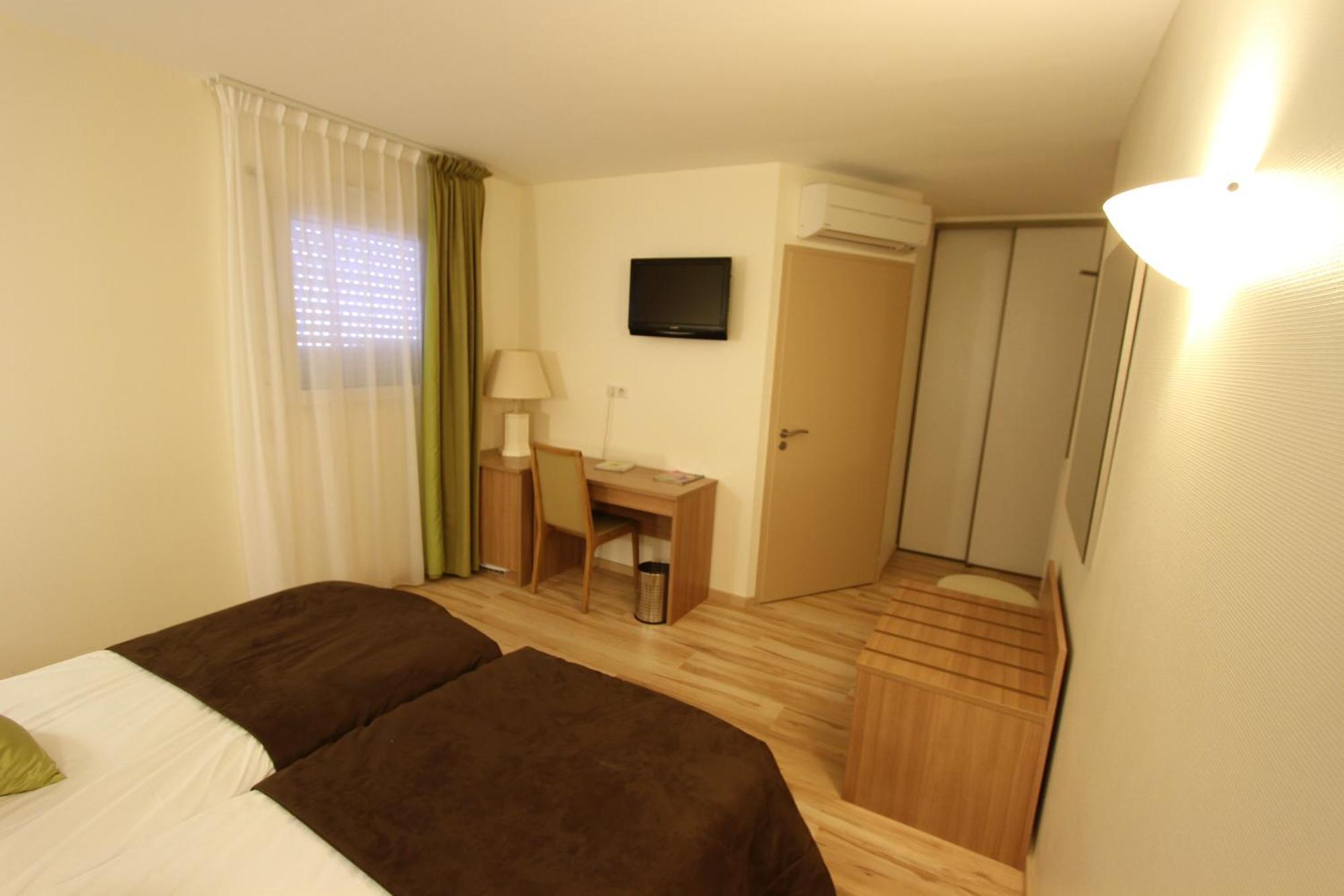 Logis Hotel Restaurant Le Grand Turc LʼOie Dış mekan fotoğraf