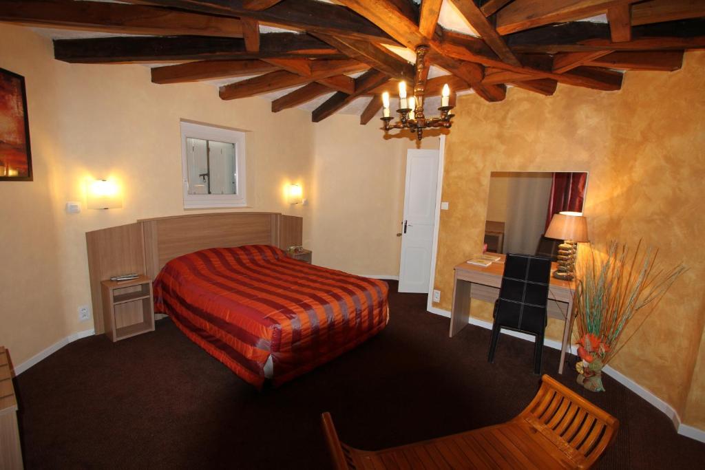 Logis Hotel Restaurant Le Grand Turc LʼOie Oda fotoğraf