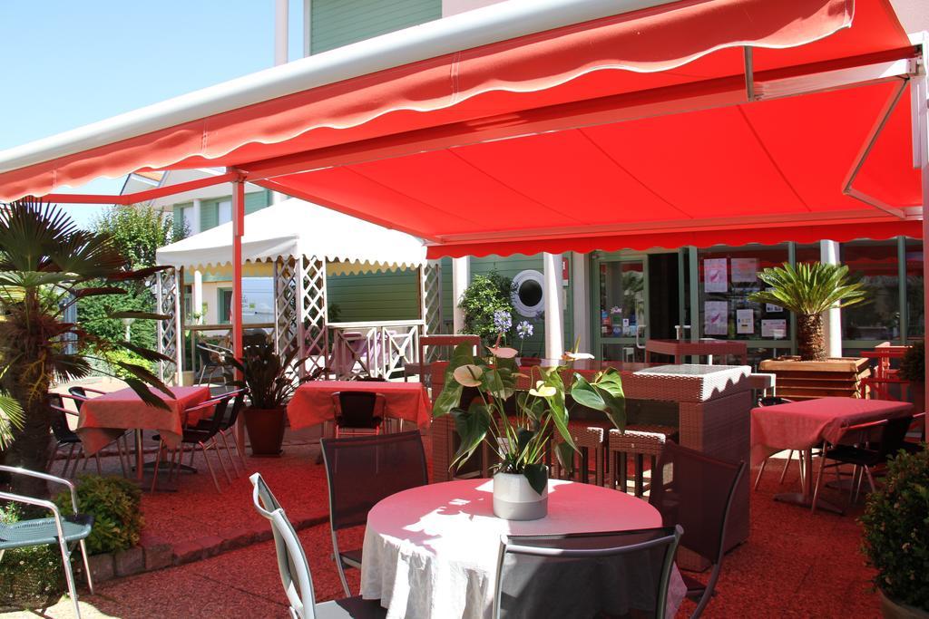 Logis Hotel Restaurant Le Grand Turc LʼOie Dış mekan fotoğraf