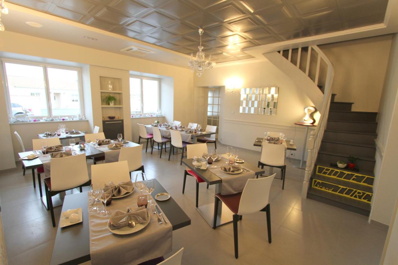 Logis Hotel Restaurant Le Grand Turc LʼOie Dış mekan fotoğraf