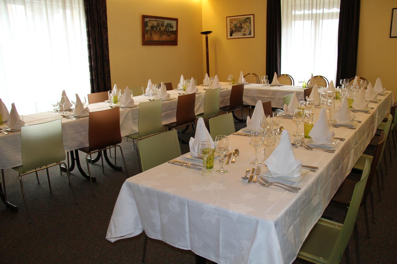 Logis Hotel Restaurant Le Grand Turc LʼOie Dış mekan fotoğraf