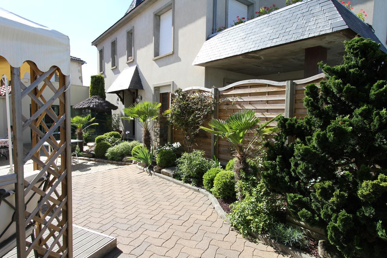 Logis Hotel Restaurant Le Grand Turc LʼOie Dış mekan fotoğraf
