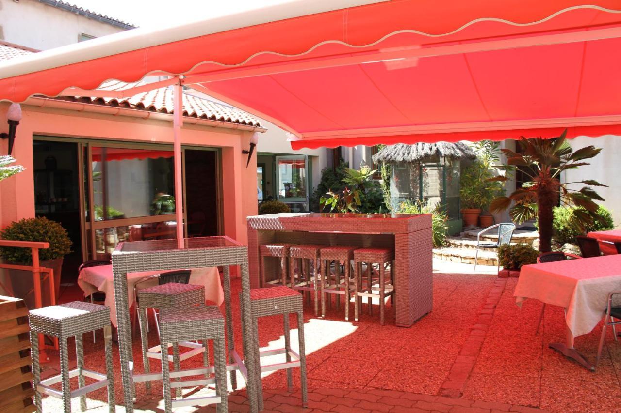Logis Hotel Restaurant Le Grand Turc LʼOie Dış mekan fotoğraf
