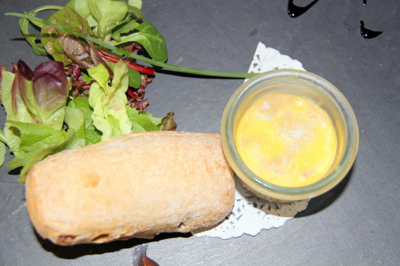 Logis Hotel Restaurant Le Grand Turc LʼOie Dış mekan fotoğraf